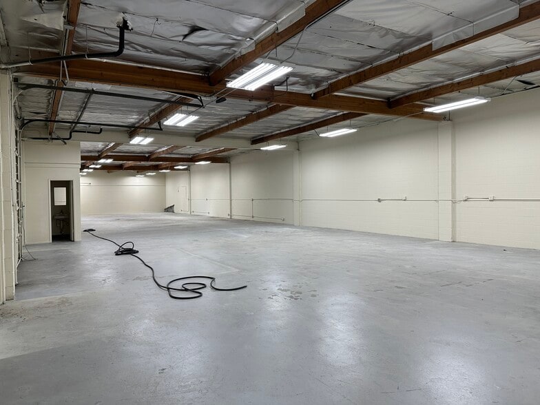 More Photos Of 7456 Valjean Ave, Van Nuys Warehouse For Lease