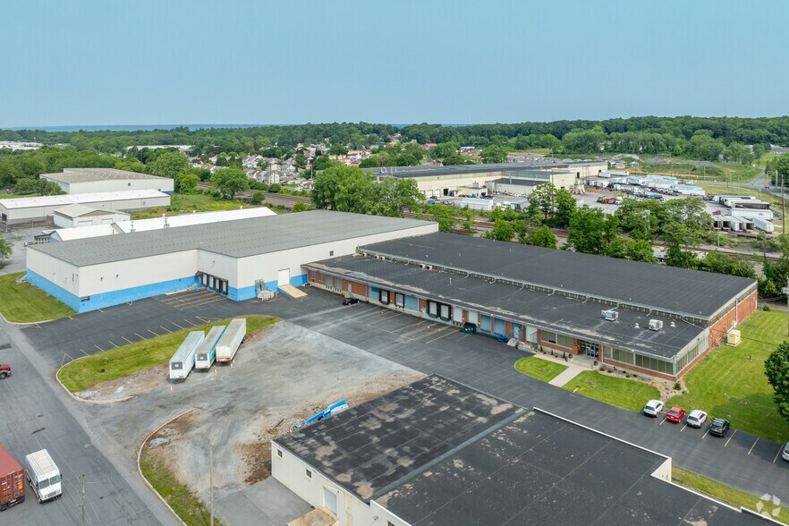 More Photos Of 225 N 16th St, Lebanon Distribution For Lease