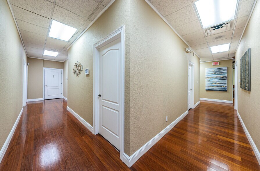 More Photos Of 3023 Eastland Blvd, Clearwater Office For Sale