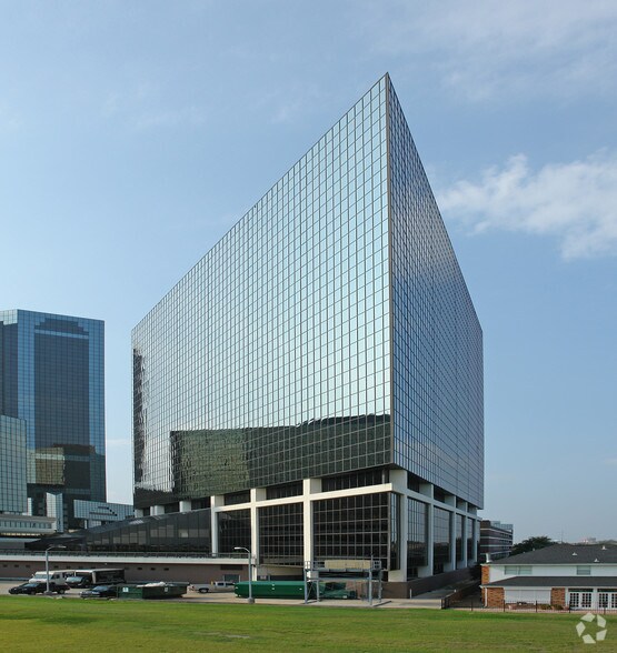 More Photos Of 3900 N Causeway Blvd, Metairie Unknown For Lease