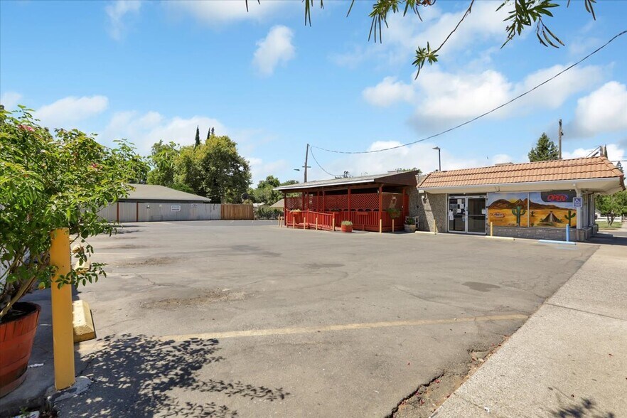 More Photos Of 120 Percy Ave, Yuba City Restaurant For Lease