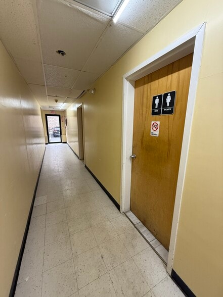 More Photos Of 251 S Main St, Middleton Storefront For Lease