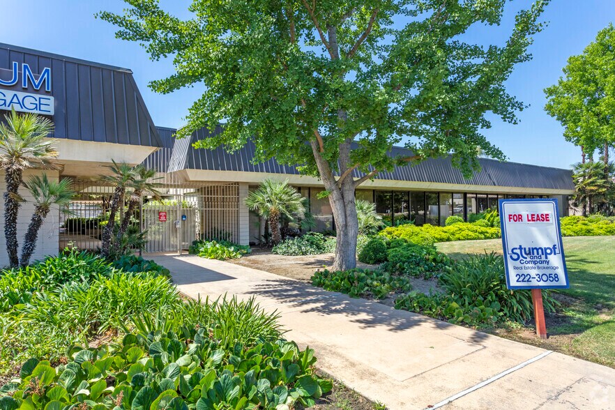 More Photos Of 1625 E Shaw Ave, Fresno Office For Lease