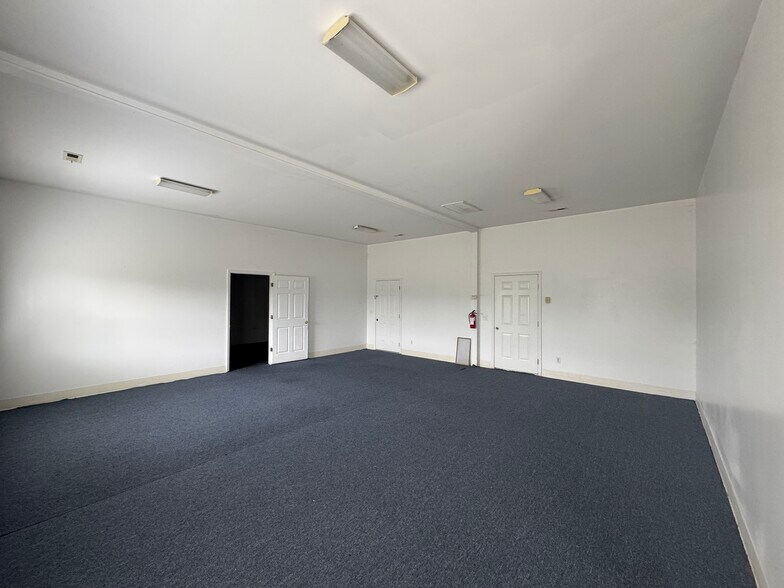 More Photos Of 4931 Drive in Ln, Wendell General Retail For Lease