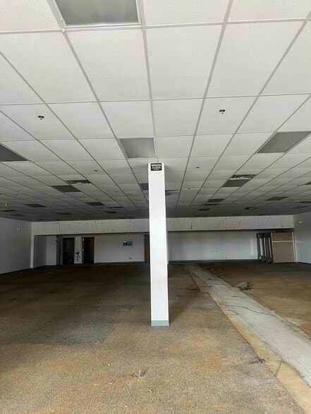 More Photos Of 206-218 W Glebe Rd, Alexandria Supermarket For Lease