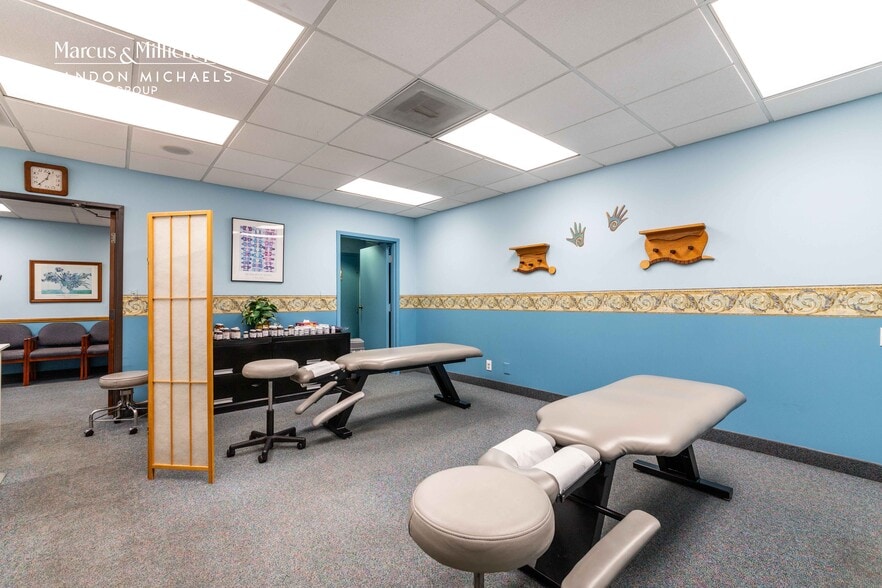 More Photos Of 1600 E Chevy Chase Dr, Glendale General Retail For Sale