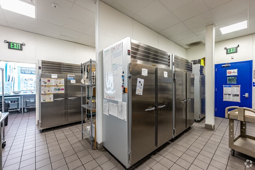 More Photos Of 1661 E Colorado Blvd, Pasadena Fast Food For Lease