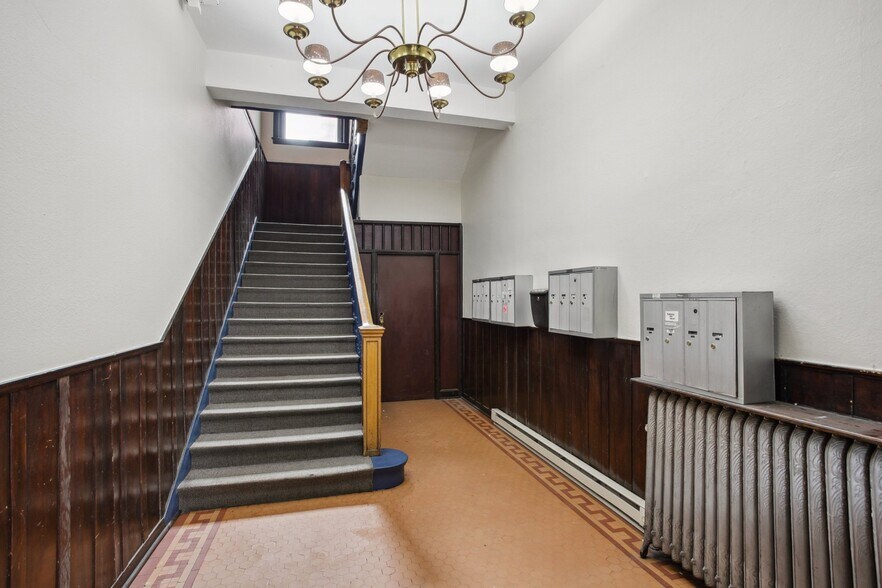 More Photos Of 76 Broadway, Denver Storefront Retail Office For Lease