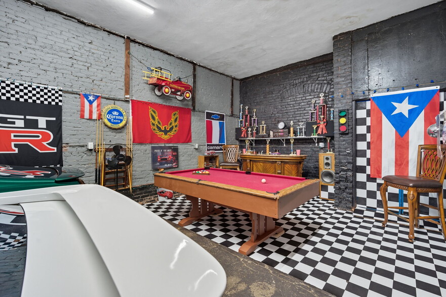 More Photos Of 218 Saint James Blvd, Springfield Storefront Retail Office For Lease