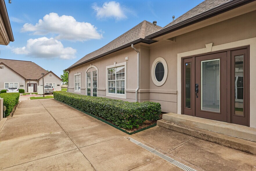 More Photos Of 5152 Village Creek Dr, Plano Office For Lease