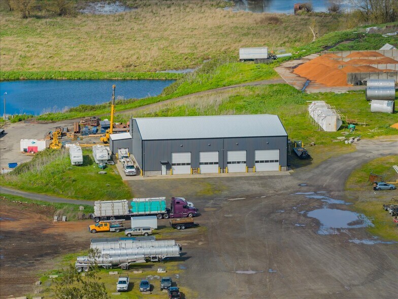 More Photos Of 6011 Grinde Ln NE, Silverton Flex For Lease