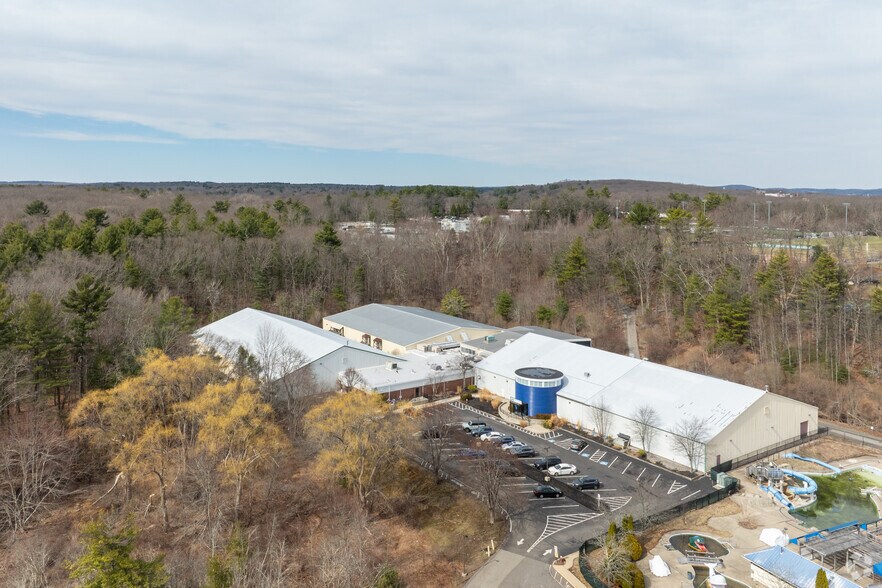 More Photos Of 140 Great Plain Ave, Wellesley General Retail For Lease