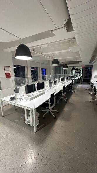 More Photos Of 10 Times Sq, New York Office For Lease