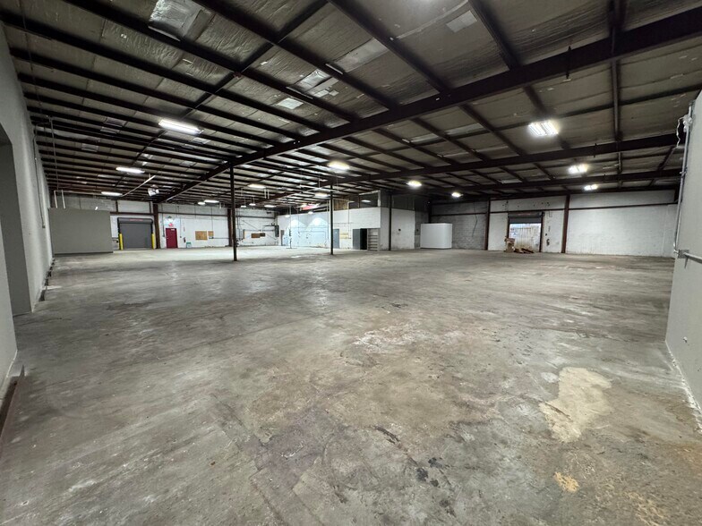More Photos Of 205 Brick Kiln Rd, Winchester Warehouse For Lease