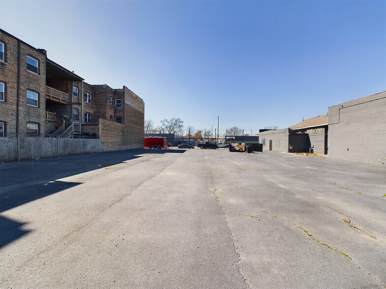 More Photos Of 6743-6753 S Western Ave, Chicago Auto Dealership For Lease