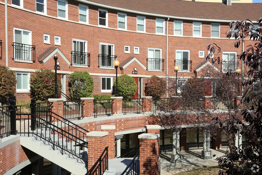 More Photos Of 657 S 3rd St, Louisville Apartments For Lease