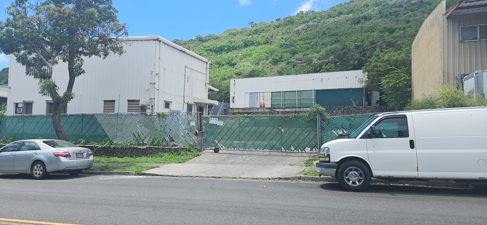 More Photos Of 99-1076 Iwaena St, Aiea Warehouse For Sale