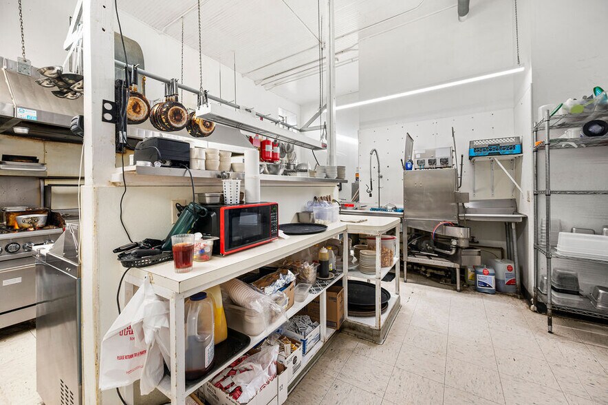 More Photos Of 235 S Main St, Palisade Restaurant For Sale