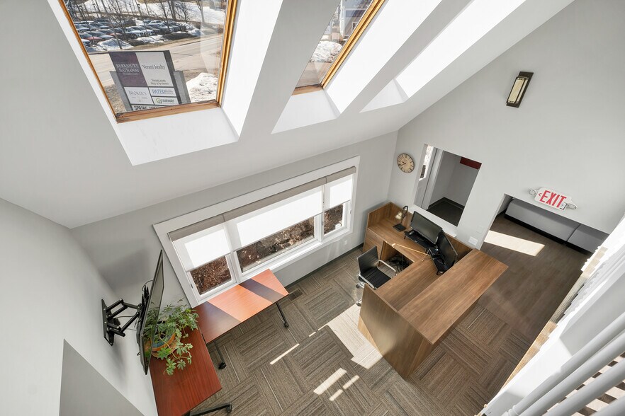 More Photos Of 252 Daniel Webster Hwy, Meredith Office For Sale