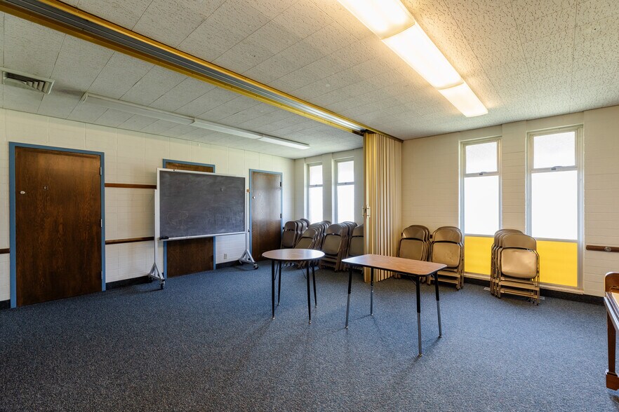 More Photos Of 5580 Golden Rd, Hillsboro Specialty For Sale