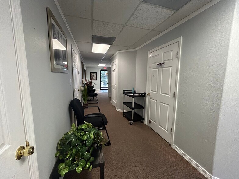 More Photos Of 4707 W Gandy Blvd, Tampa Storefront Retail Office For Lease
