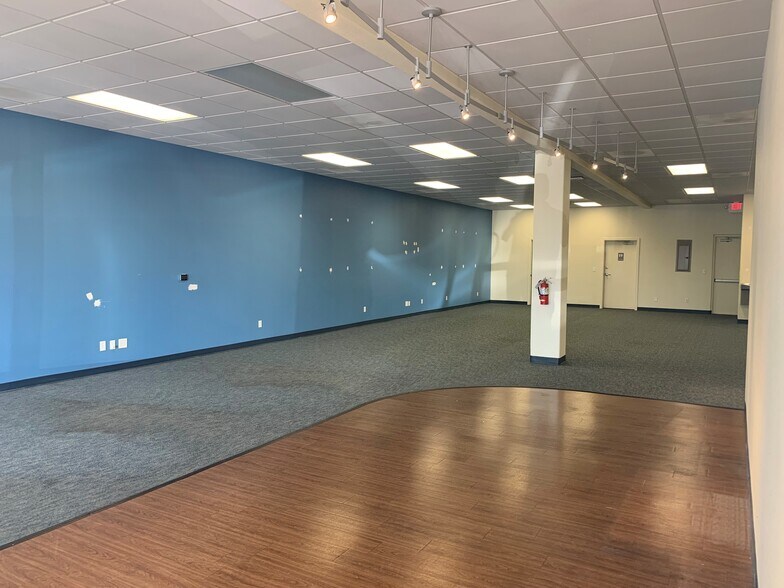 More Photos Of 2250 14th Ave SE, Albany Freestanding For Sale