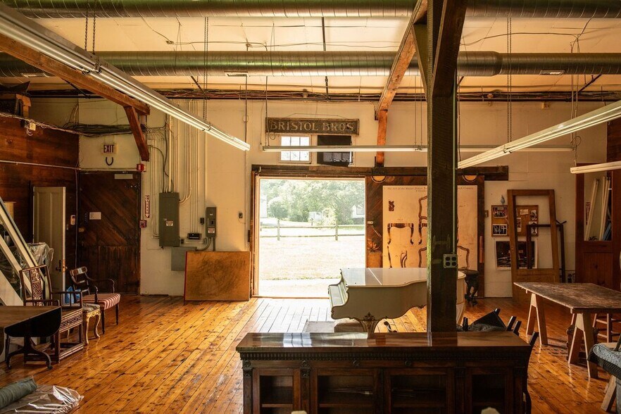 More Photos Of 33 Maple Ave, Claverack Flex For Sale