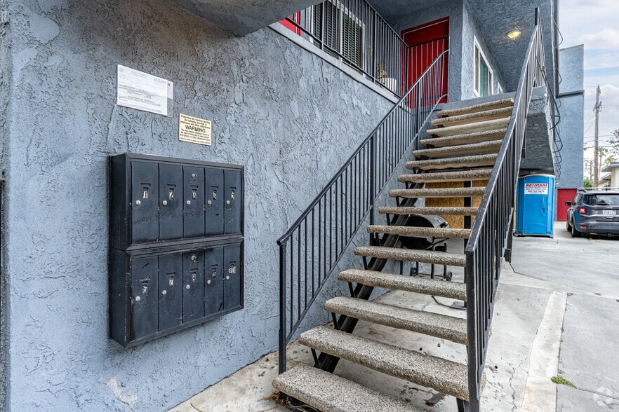 More Photos Of 5912 Willoughby Ave, Los Angeles Apartments For Sale
