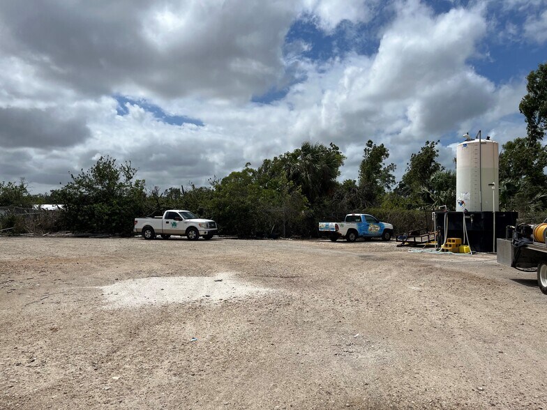 More Photos Of 16340 Old US Highway 41, Fort Myers Warehouse For Lease
