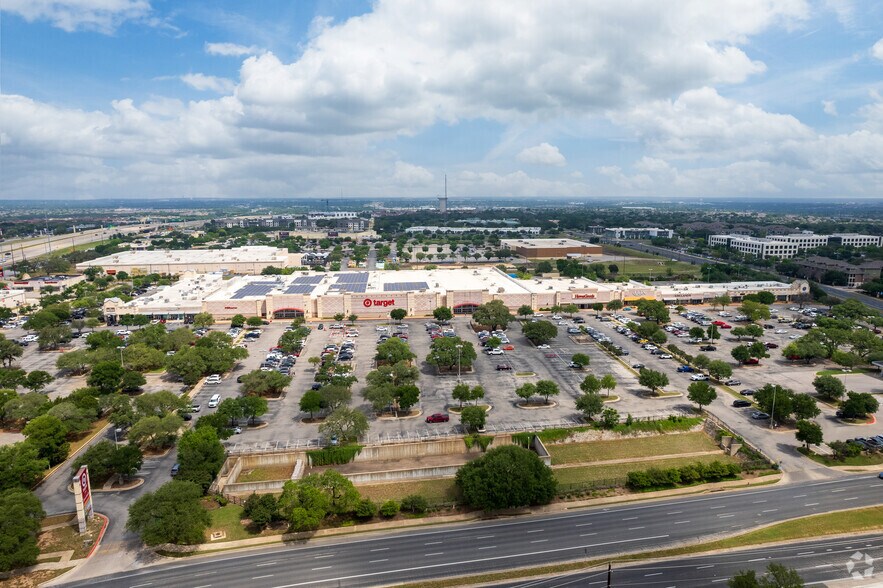 More Photos Of 10900 Lakeline Mall Blvd, Austin Storefront For Lease