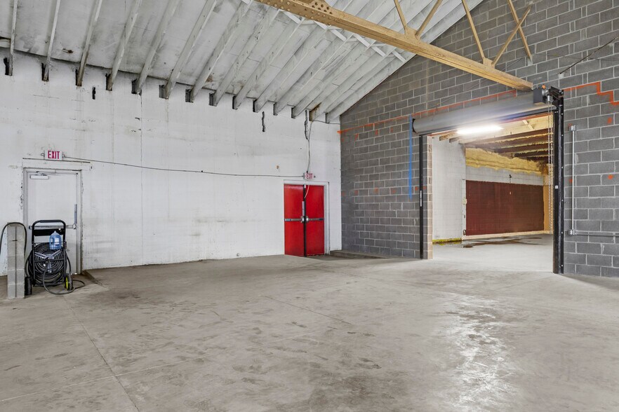 More Photos Of 101 Hi Lane Dr, Richmond Warehouse For Lease