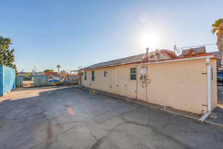 More Photos Of 9052-9058 Sunland Blvd, Sun Valley Office For Sale