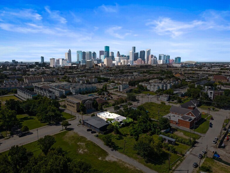 More Photos Of 2701 Emancipation Ave, Houston General Retail For Sale