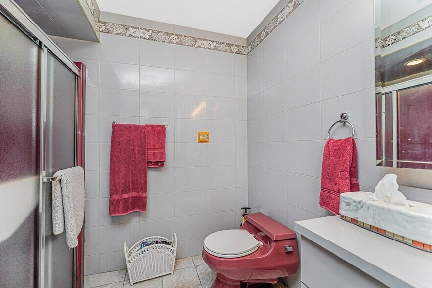 More Photos Of 2200 Arthur Kill Rd, Staten Island Distribution For Sale