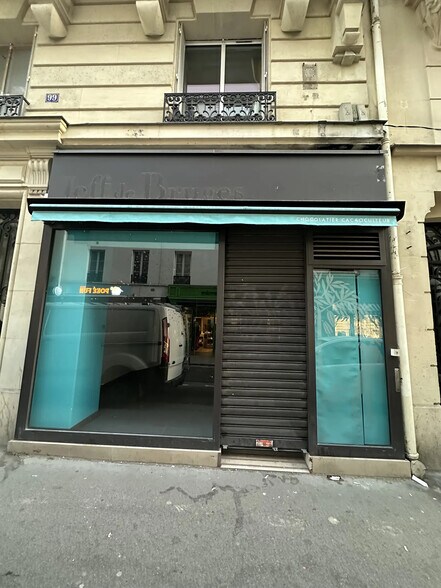 Primary Photo Of 97 Rue Raymond Losserand, Paris Flex For Lease