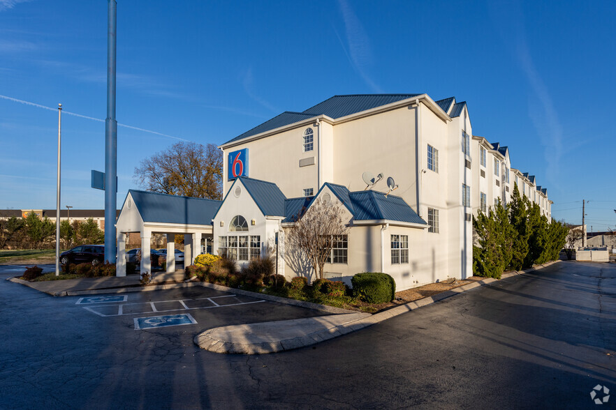 More Photos Of 2440 Williams St, Chattanooga Hotel For Sale