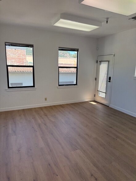 More Photos Of 450-452 1st St, Sonoma Storefront For Sale