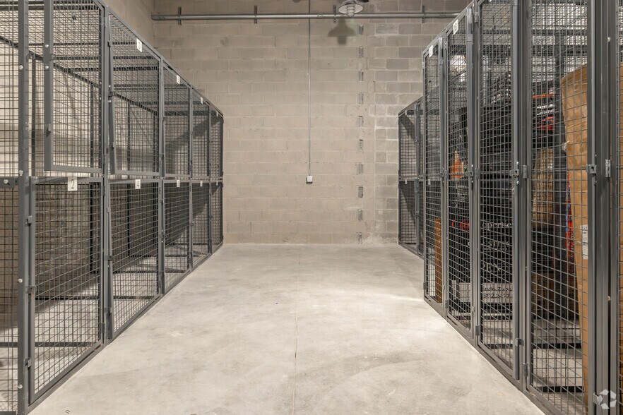 More Photos Of 670 N May St, Chicago Apartments For Lease