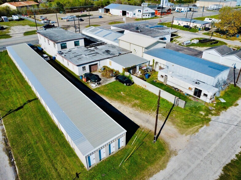 More Photos Of 832 W Main St, Port Lavaca Self Storage For Sale