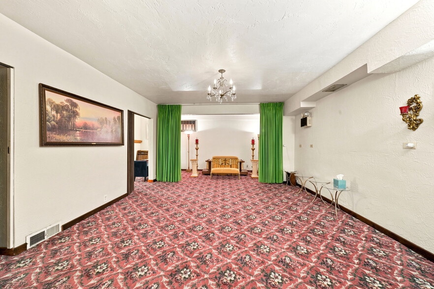 More Photos Of 1519 Renton Rd, Pittsburgh Funeral Home For Sale