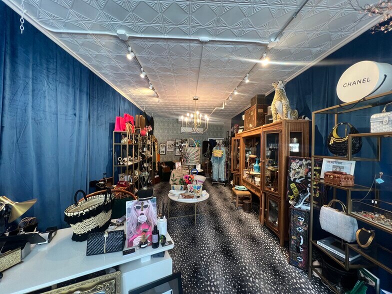 More Photos Of 188 New York Ave, Huntington Storefront For Lease