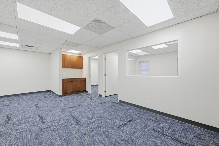More Photos Of 6198 Butler Pike, Blue Bell Medical For Lease