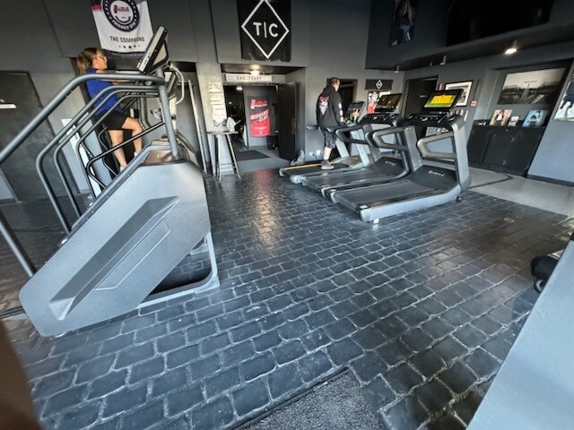 More Photos Of 949-963 W Pacheco Blvd, Los Banos Freestanding For Lease