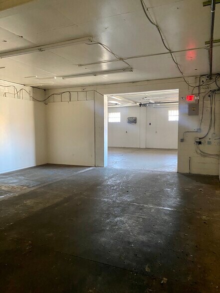 More Photos Of 31 DiCarolis Ct, Hackensack Warehouse For Lease