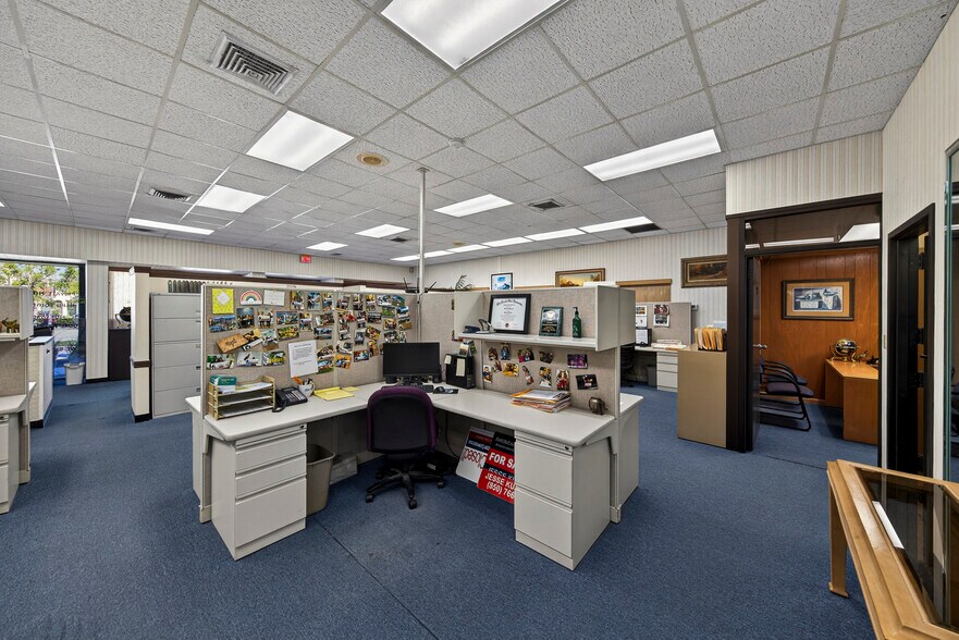 More Photos Of 3050 E Commercial Blvd, Fort Lauderdale Office For Sale