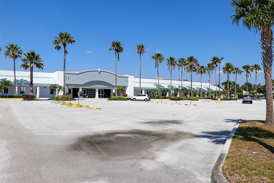 More Photos Of 10045 S US Highway 1, Port Saint Lucie General Retail For Sale