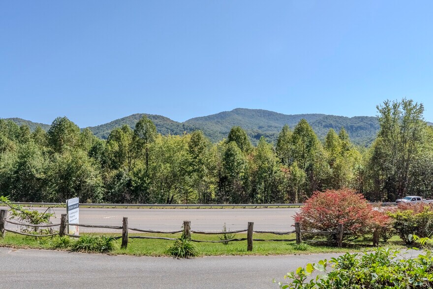 More Photos Of 8356 Sylva Rd, Franklin Office For Sale