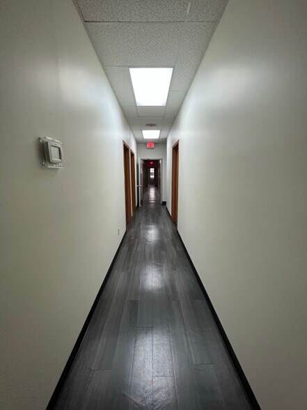 More Photos Of 1725 Louisville Dr, Knoxville Office For Lease