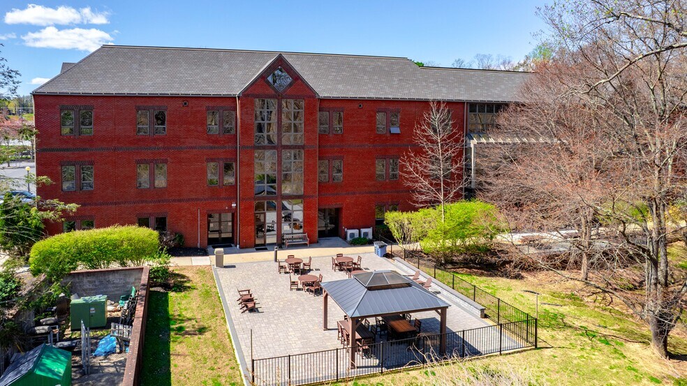 More Photos Of 11 Tindall Rd, Middletown Office For Sale