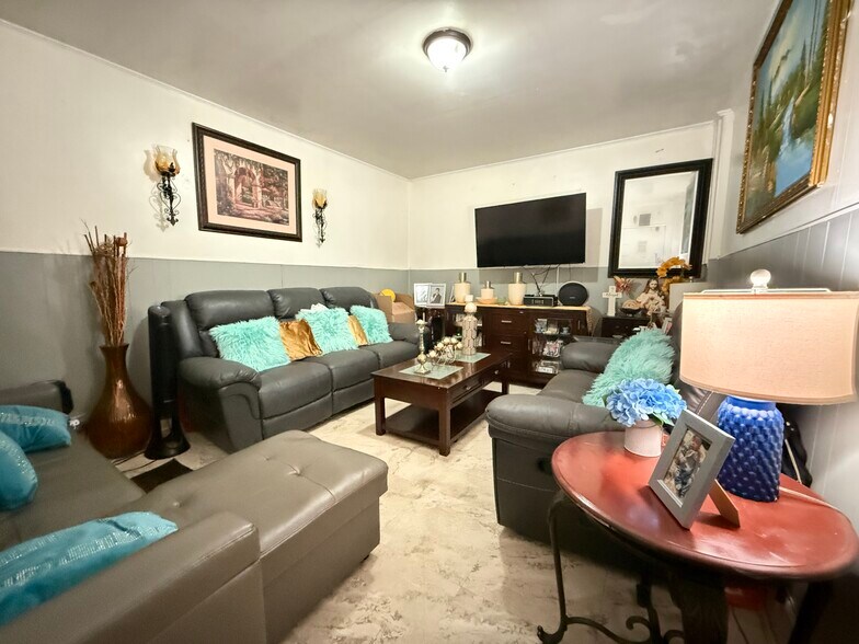 More Photos Of 615 Summit Ave, Union City Apartments For Sale